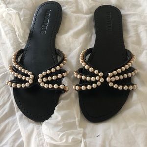 Beautiful black and pearl mystique sandal’s. Worn for three hours once